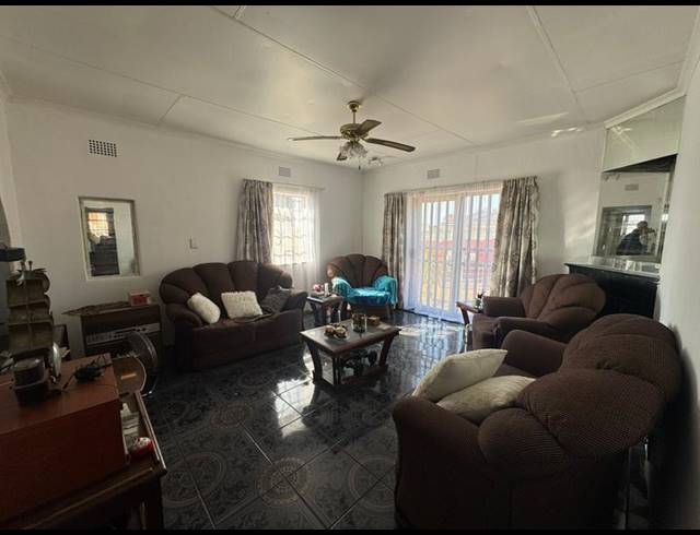 3 BEDROOM HOUSE FOR SALE IN SOUTH HILLS